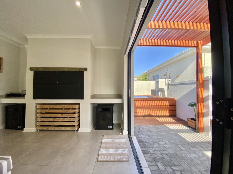 To Let 3 Bedroom Property for Rent in Sandown Western Cape